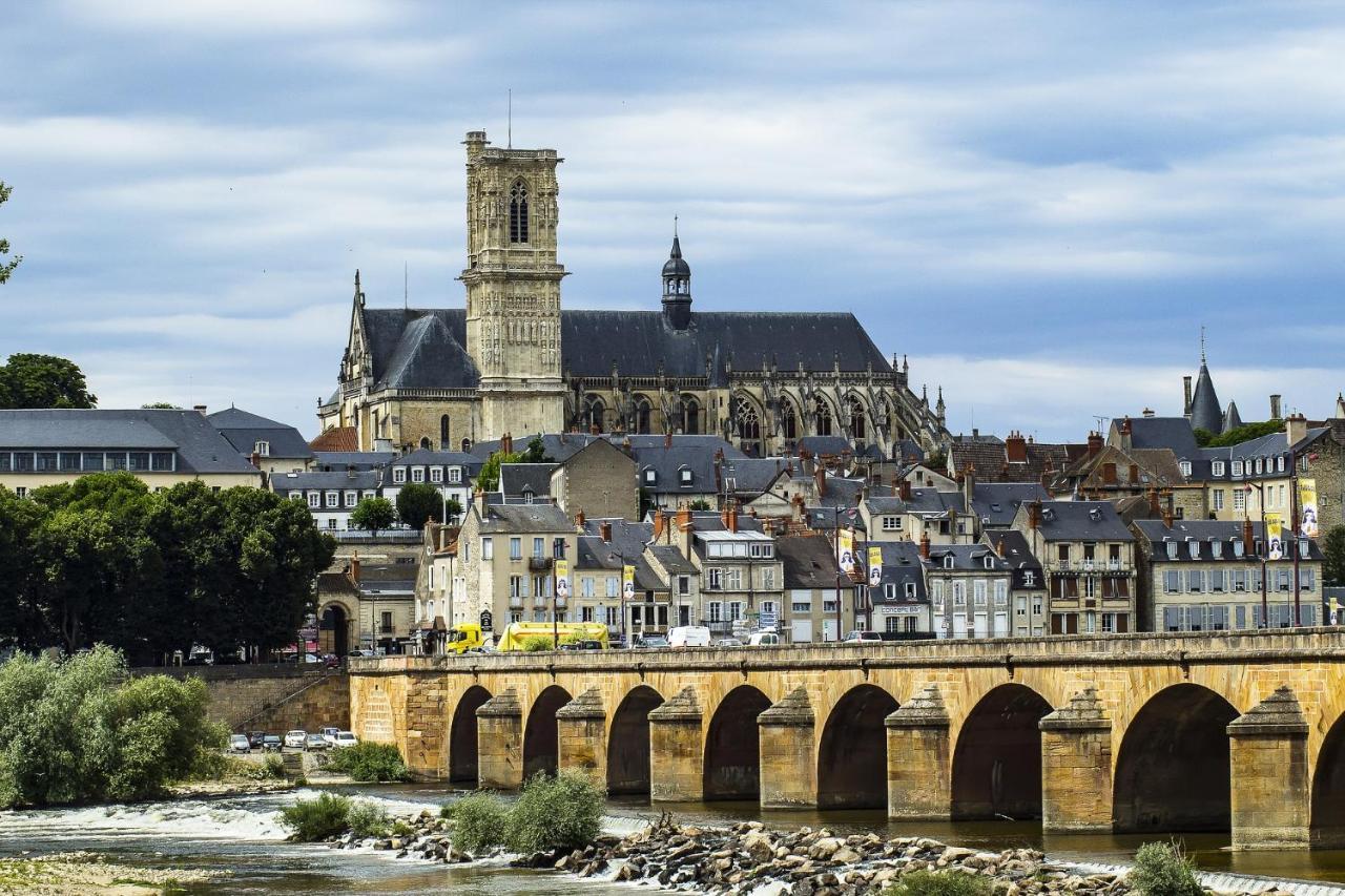 Sejour Tout Confort En Plein Coeur De Nevers, Studios Galet-Carbone Ou Terra Cotta Exteriér fotografie
